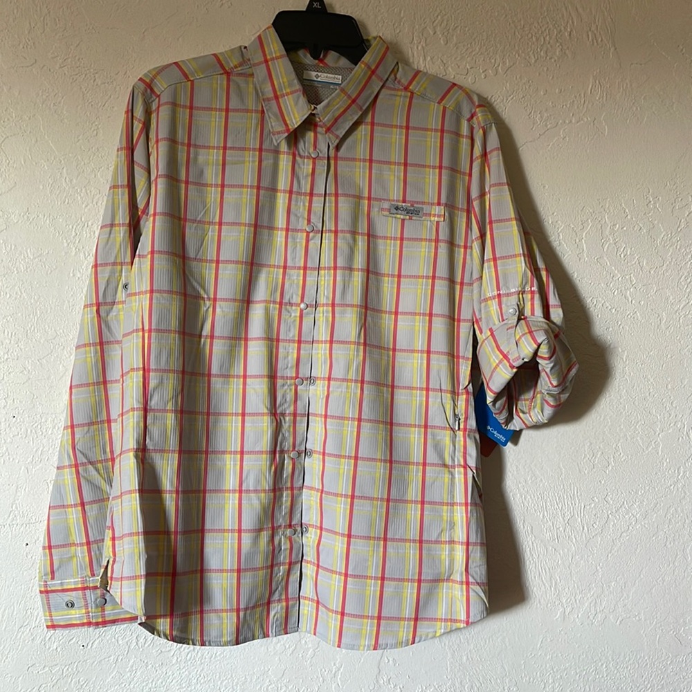 Columbia Omni-Shade shirt has zip pocket on side Size XL/TG NWT